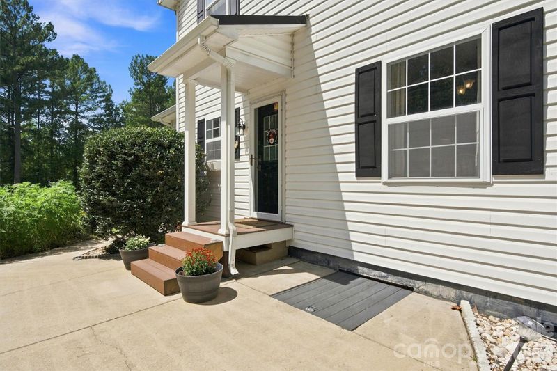 3686 Lake Bluff Dr, Sherrills Ford, NC 28673