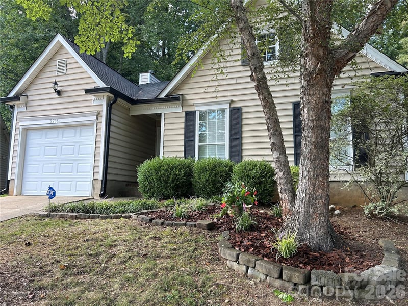 9206 Rotherham Ln, Charlotte, NC 28216