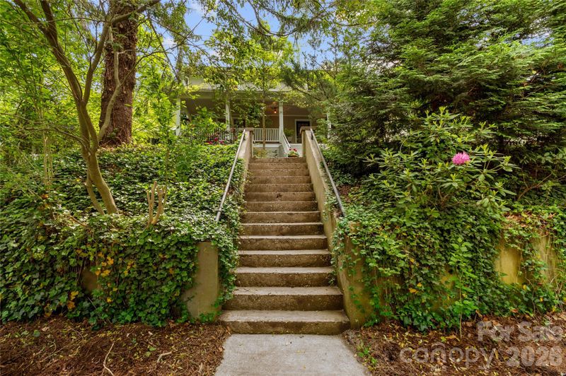 57 Conestee St, Asheville, NC 28801