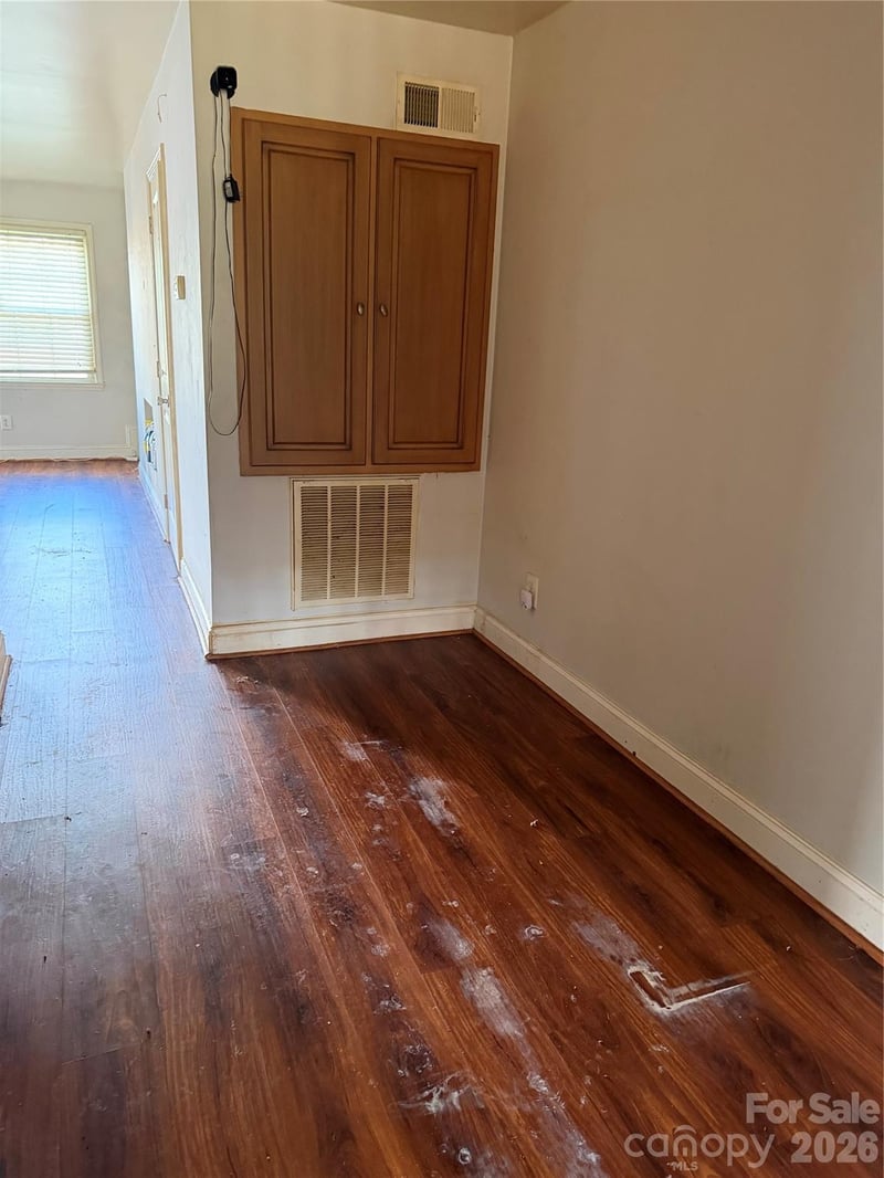 155 NW 17th St NW #F1, Hickory, NC 28601