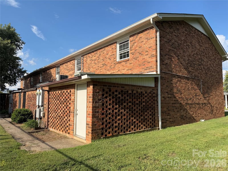 155 NW 17th St NW #F1, Hickory, NC 28601