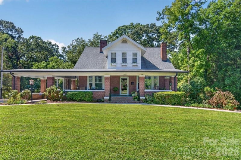 1035 S Belvedere Ave, Gastonia, NC 28054