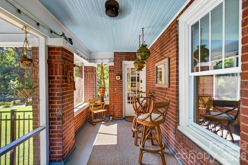 1035 S Belvedere Ave, Gastonia, NC 28054
