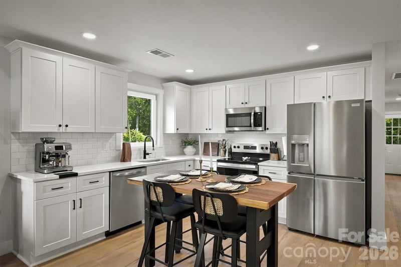 1013 37th St SW, Hickory, NC 28602