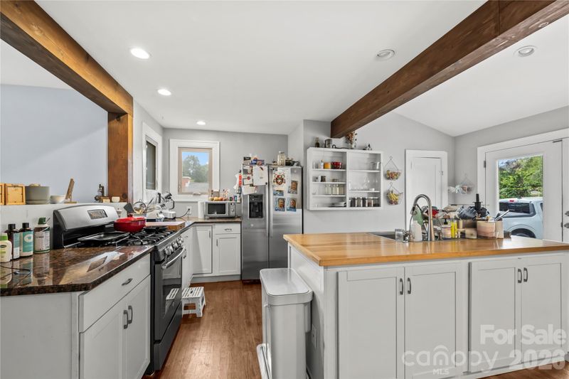 9 Oakley Rd, Asheville, NC 28803