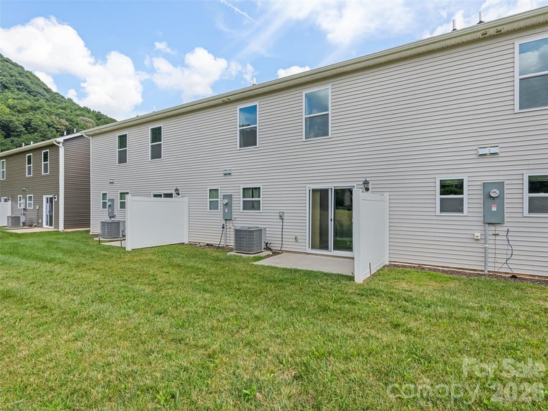31 Clear Creek Ln, Waynesville, NC 28785