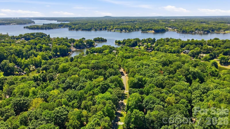 13800 Woody Point Rd, Charlotte, NC 28278