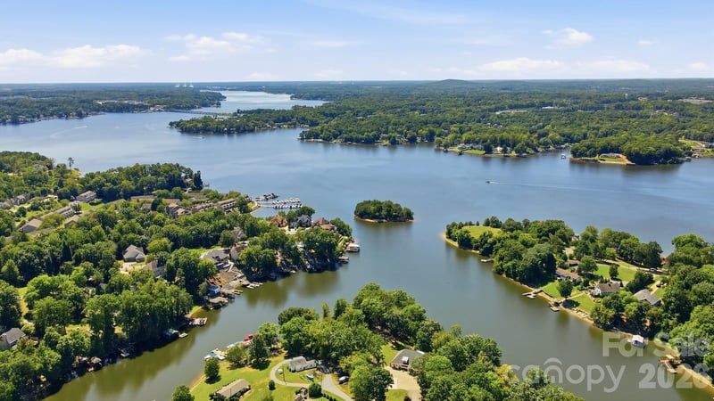 13800 Woody Point Rd, Charlotte, NC 28278