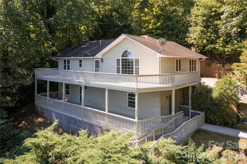 219 Greens View Dr, Horse Shoe, NC 28742