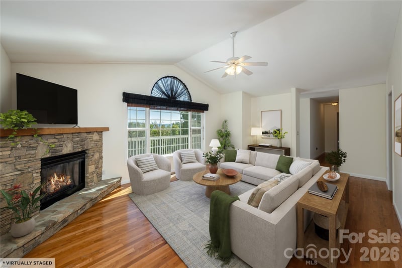 219 Greens View Dr, Horse Shoe, NC 28742