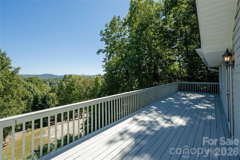 219 Greens View Dr, Horse Shoe, NC 28742