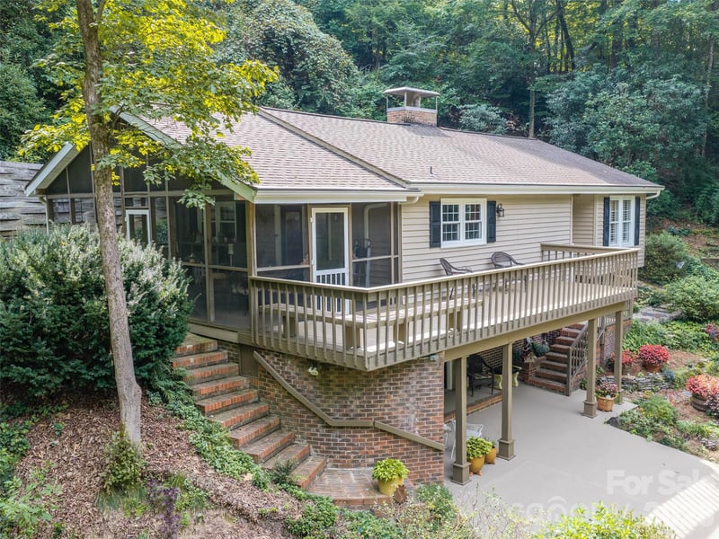113 Riverside Estate Rd, Brevard, NC 28712