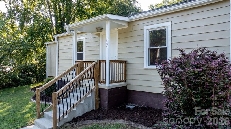 3221 1st Avenue Dr SE, Conover, NC 28613