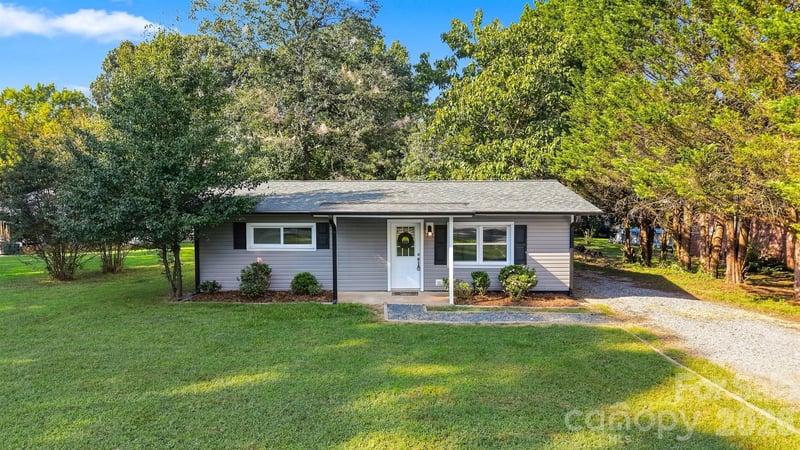 2938 11th Ave SW, Hickory, NC 28602