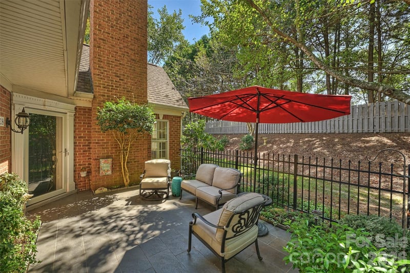 7418 Hurstbourne Green Dr, Charlotte, NC 28277