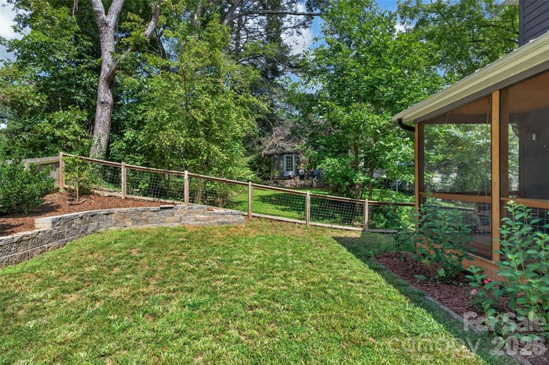 134 Shelburne Rd, Asheville, NC 28806