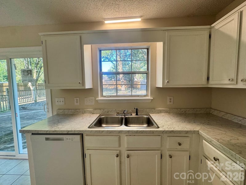 7736 Prindle Lake Dr, Charlotte, NC 28227