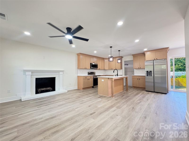 801 Dobson Dr, Charlotte, NC 28213