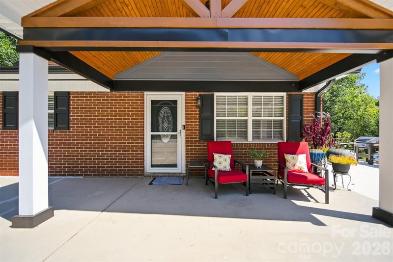 100 30th Ave NW, Hickory, NC 28601