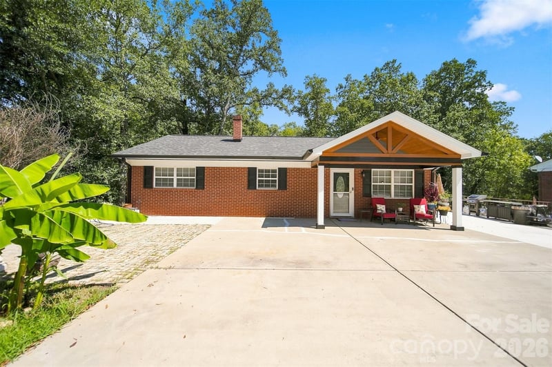 100 30th Ave NW, Hickory, NC 28601