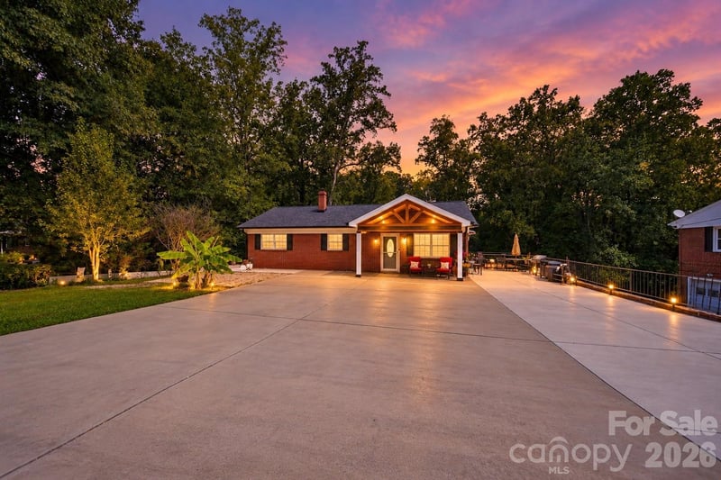 100 30th Ave NW, Hickory, NC 28601