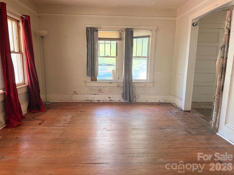 57 Mardell Cir, Asheville, NC 28806