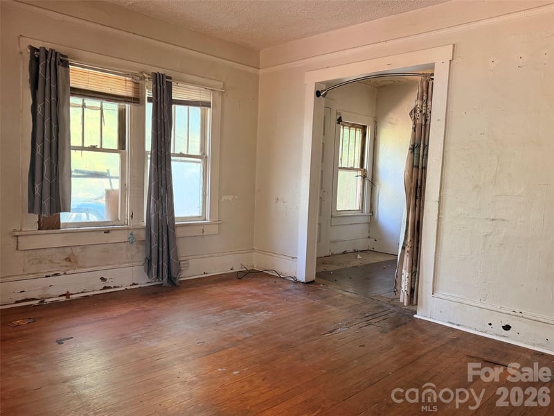57 Mardell Cir, Asheville, NC 28806