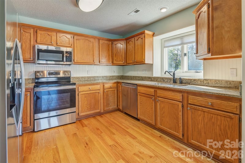 227 Kyfields Dr, Weaverville, NC 28787