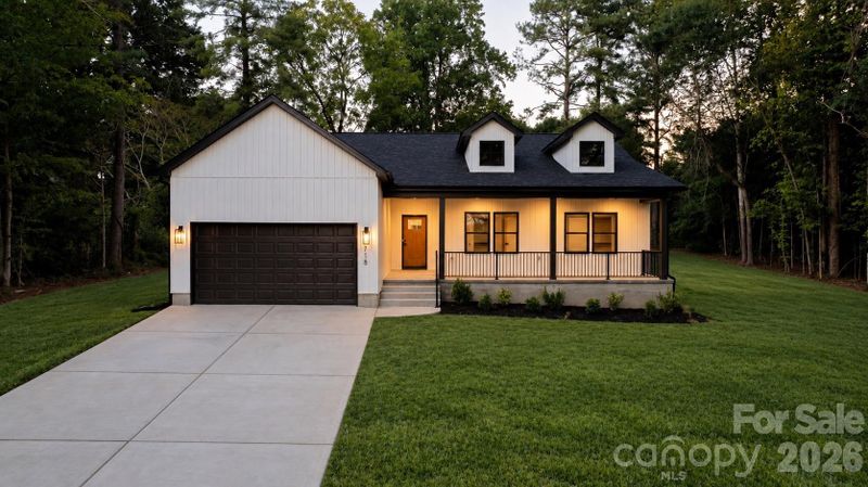 718 W 1st St, Newton, NC 28658