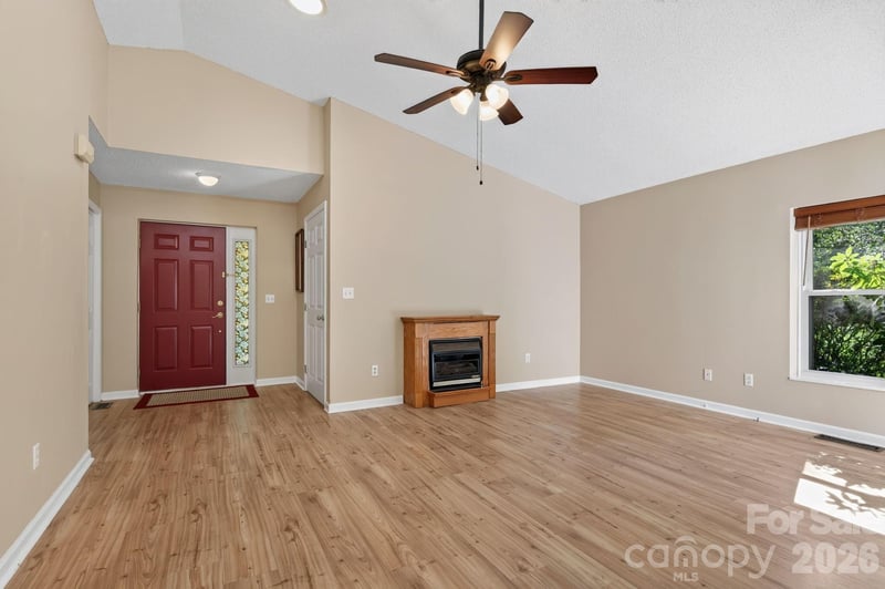 204 Cinnamon Way, Flat Rock, NC 28731