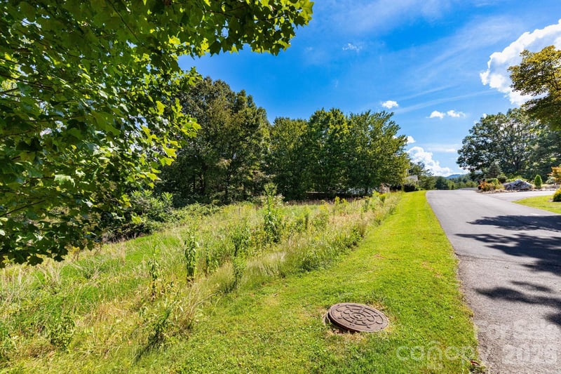 9999 Foxfire Estates Cir, Waynesville, NC 28785