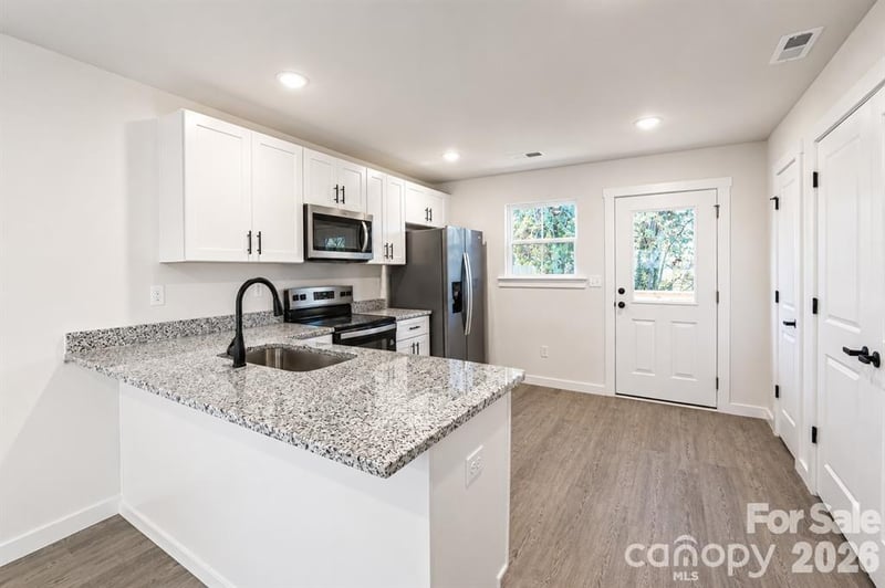 239-241 6th Avenue Dr SW, Conover, NC 28613