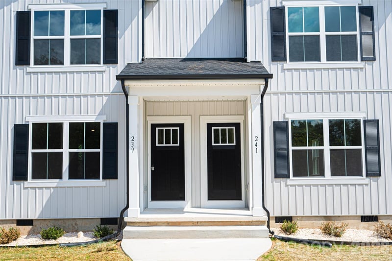 239-241 6th Avenue Dr SW, Conover, NC 28613