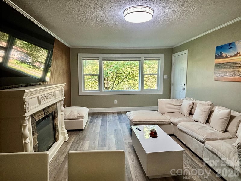 6622 Mountain Grove Rd, Hickory, NC 28602