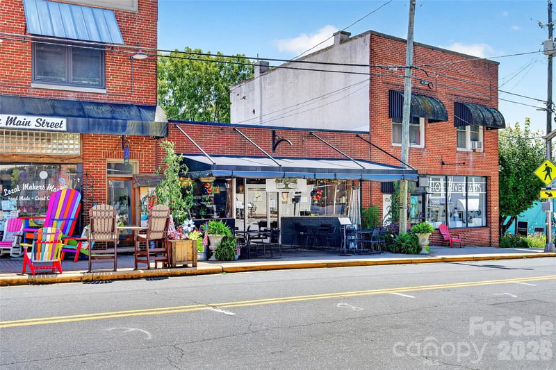 109 W Main St, Burnsville, NC 28714