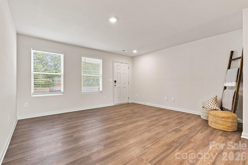 107 Villa Ln, Lincolnton, NC 28092