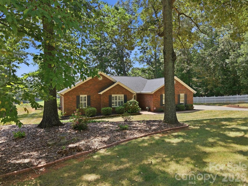 712 Wildwood Dr, Salisbury, NC 28146