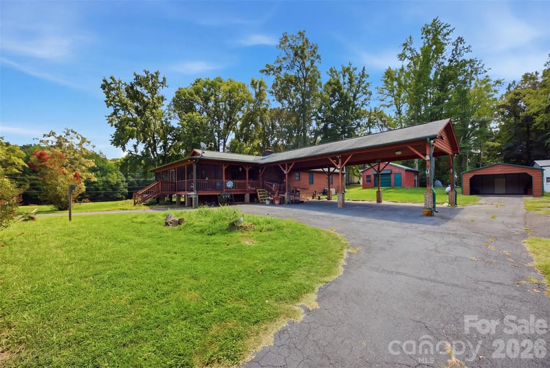 995 Bethel School Rd, Clover, SC 29710