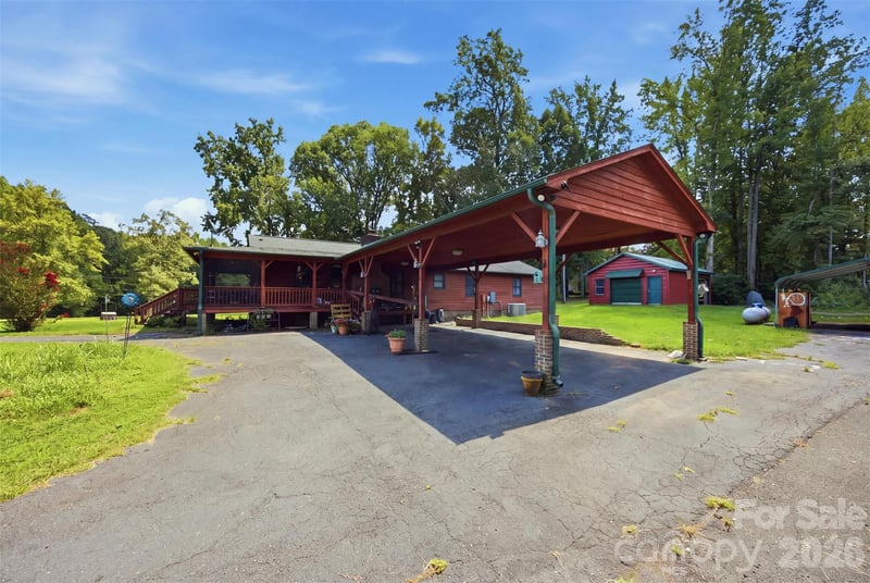 995 Bethel School Rd, Clover, SC 29710