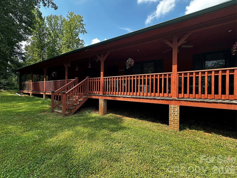 995 Bethel School Rd, Clover, SC 29710