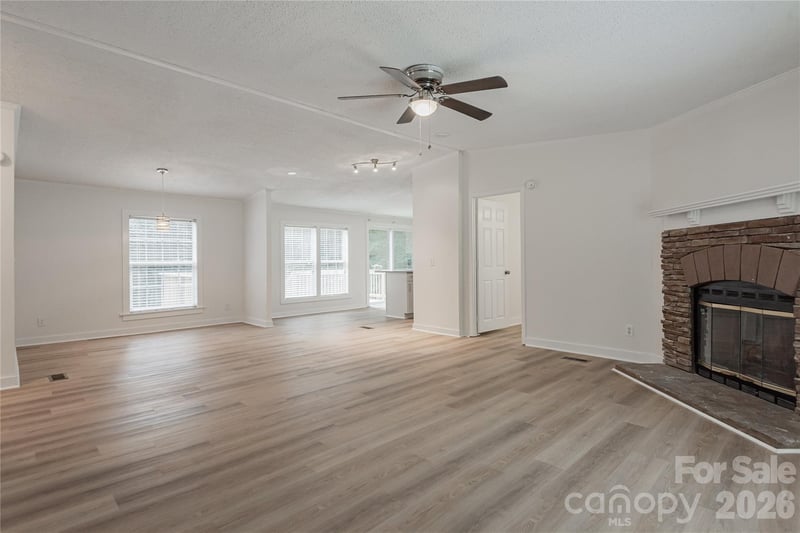141 Tommys Ln, Mooresville, NC 28117
