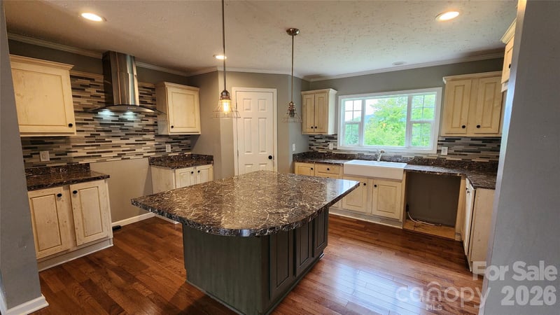 967 Barnardsville Hw, Weaverville, NC 28787