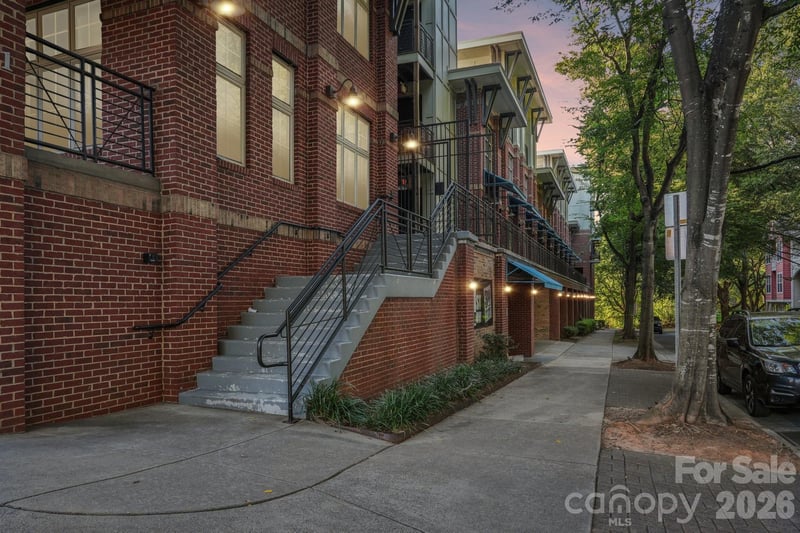 1101 W 1st St #301, Charlotte, NC 28202
