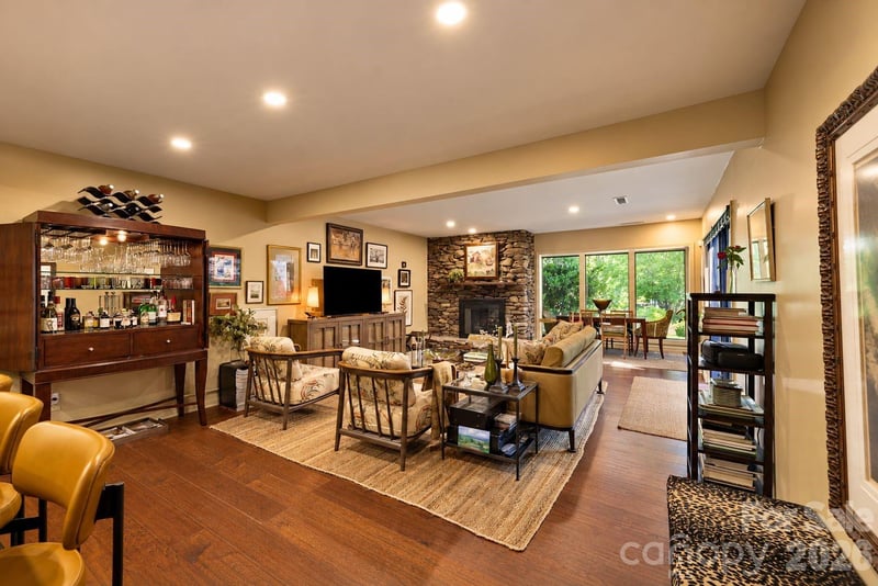 10 Lakemoor Ln, Laurel Park, NC 28739