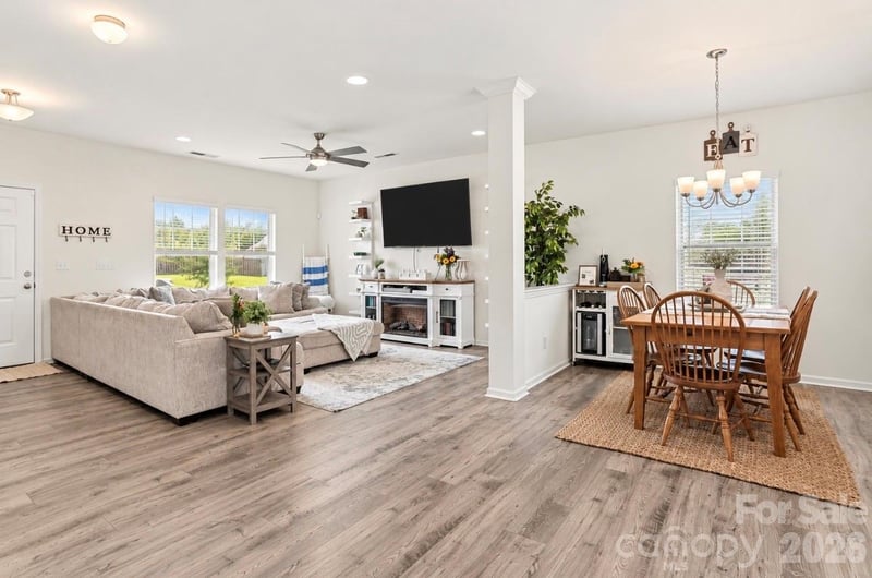 10304 Holly Park Dr, Charlotte, NC 28214