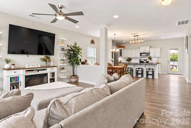 10304 Holly Park Dr, Charlotte, NC 28214