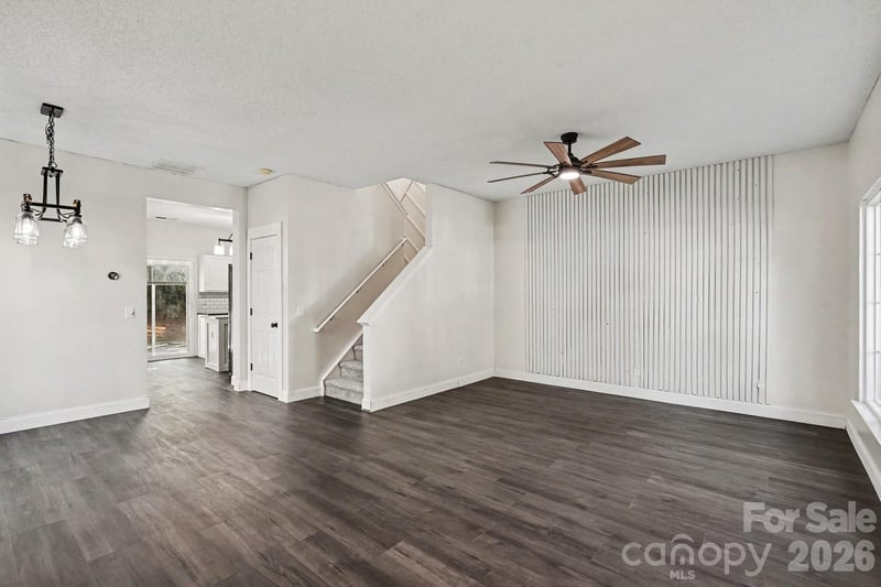 8041 Stoneham Ct, Charlotte, NC 28105