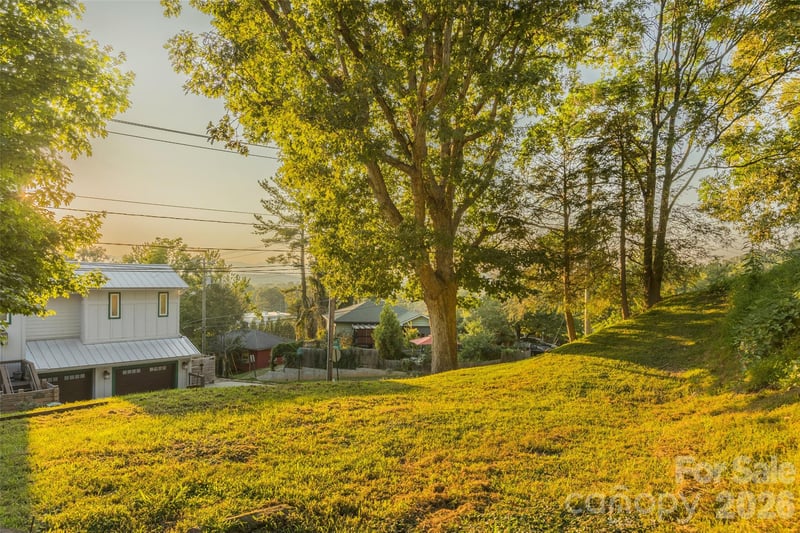 474 College St, Asheville, NC 28801