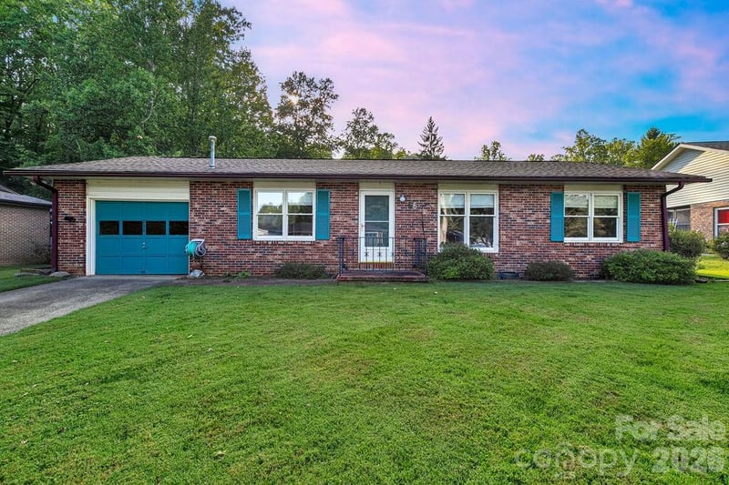 234 Resada Dr, Brevard, NC 28712