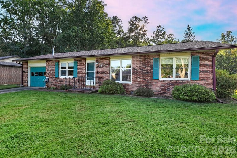 234 Resada Dr, Brevard, NC 28712